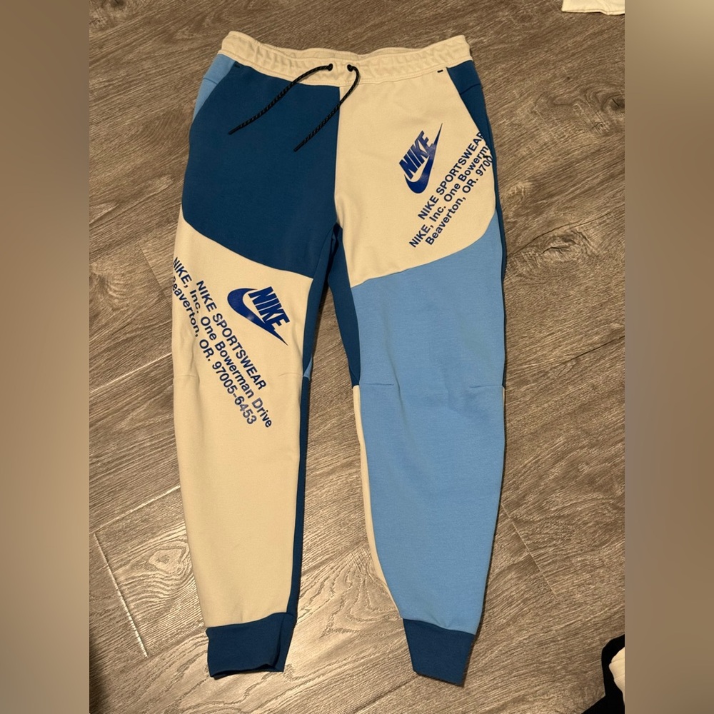 Nike Sportswear Tech Fleece Graphic Joggers Cream and Navy Size Large